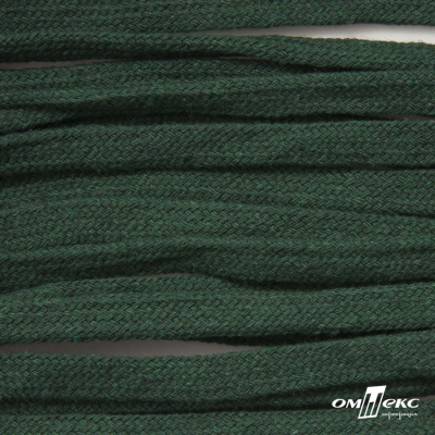 Шнур плетеный d-8 мм плоский, 70% хлопок 30% полиэстер, уп.85+/-1 м, цв.1016-т.зеленый - купить в Костроме. Цена: 742.50 руб.